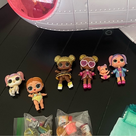 LOL Surprise Travel Plane. Dolls, Furniture and all accessories pictured. EUC. - Picture 2 of 9